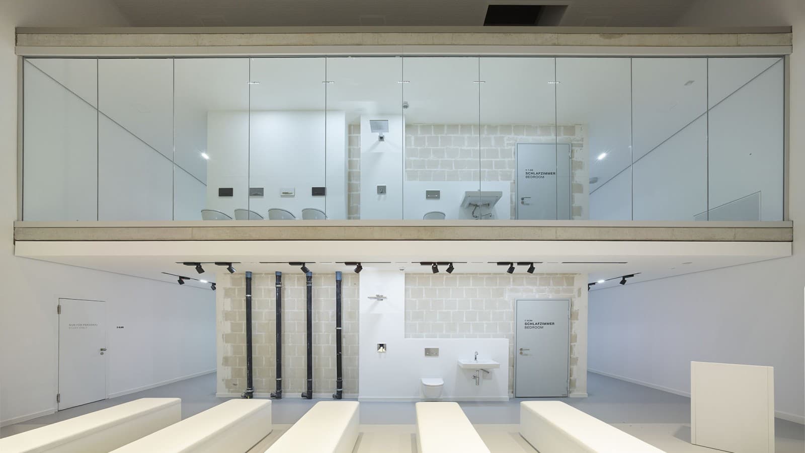 De akoestische kubus is volledig gericht op geluidsisolatie in sanitaire ruimtes (© Roland Halbe) De akoestische kubus is volledig gericht op geluidsisolatie in sanitaire ruimtes (© Roland Halbe)