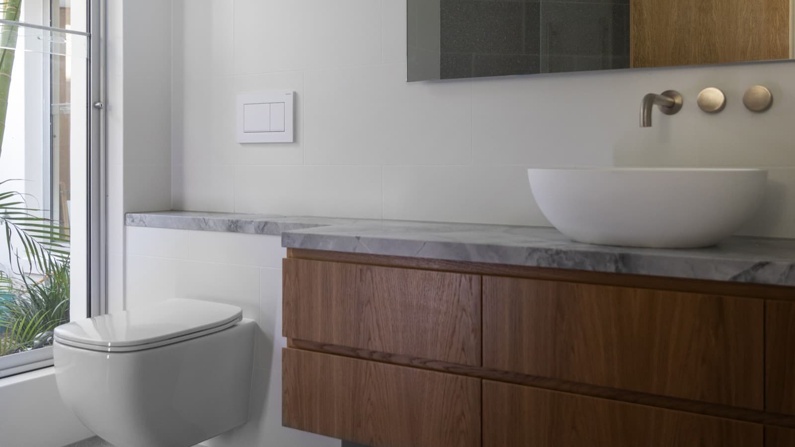 Bij de renovatie van de vier badkamers werd opnieuw gekozen voor de duurzame inbouwreservoirs van Geberit (© Geberit) Bij de renovatie van de vier badkamers werd opnieuw gekozen voor de duurzame inbouwreservoirs van Geberit (© Geberit)