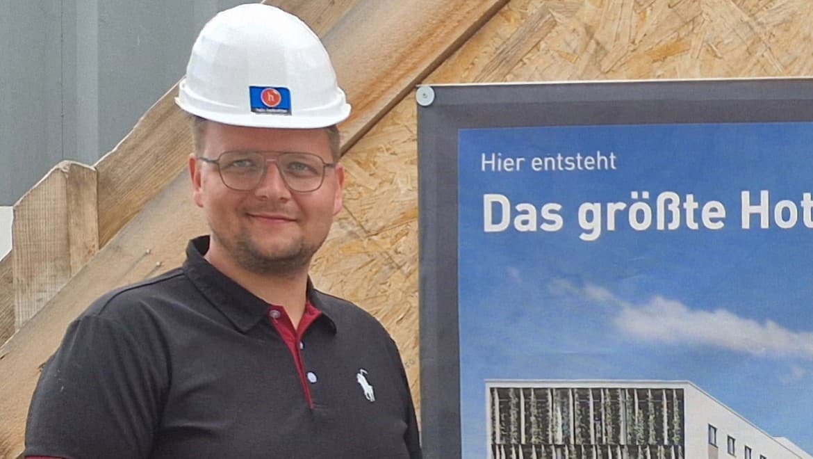 Florian Schmallegger, projectleider bij het bedrijf Heiz-Hofstätter (© Geberit) Florian Schmallegger, projectleider bij het bedrijf Heiz-Hofstätter (© Geberit)