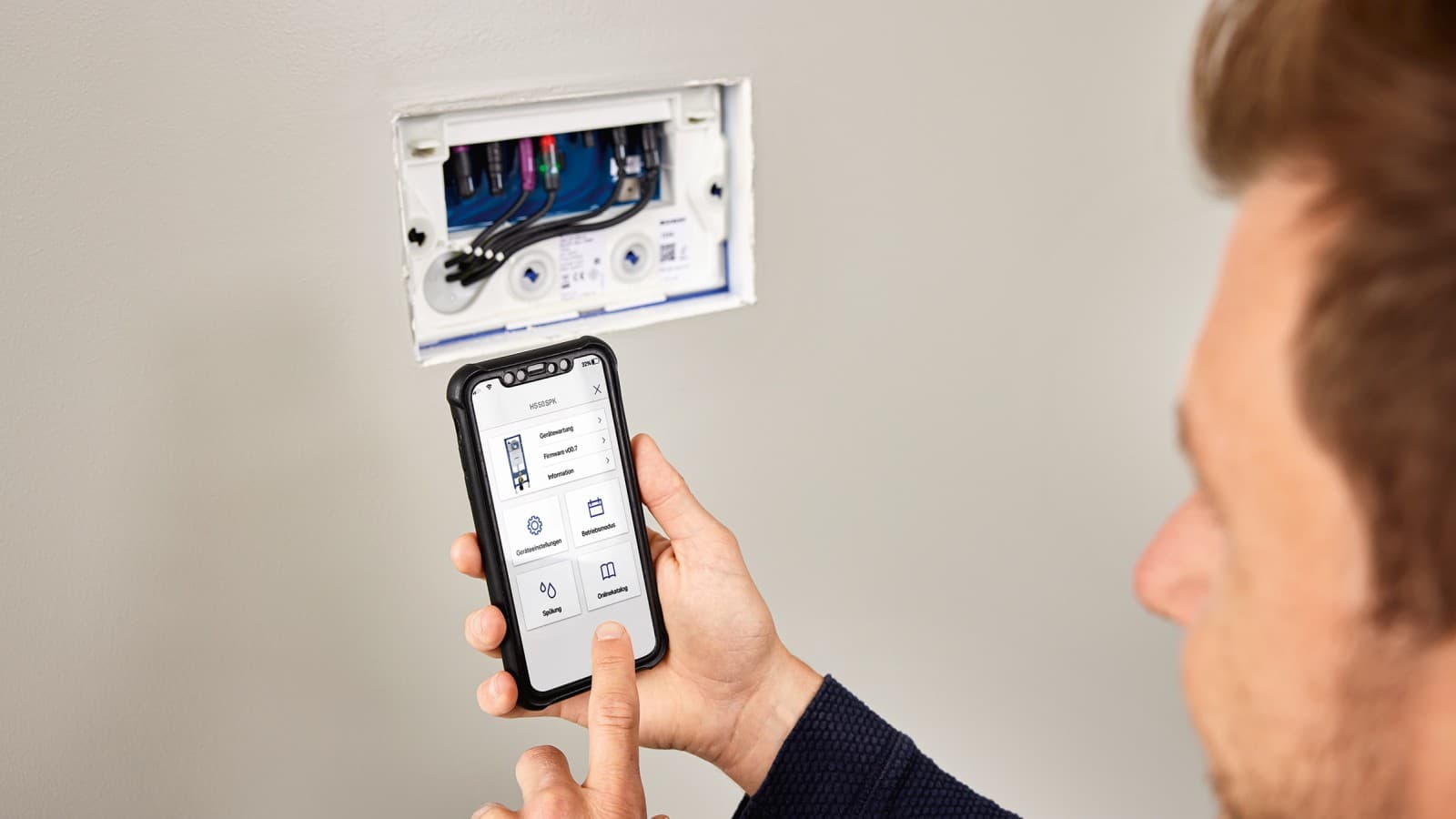 Instellen van de Geberit HS30 hygiënespoeling in het inbouwreservoir via de Geberit Control App. Instellen van de Geberit HS30 hygiënespoeling in het inbouwreservoir via de Geberit Control App.