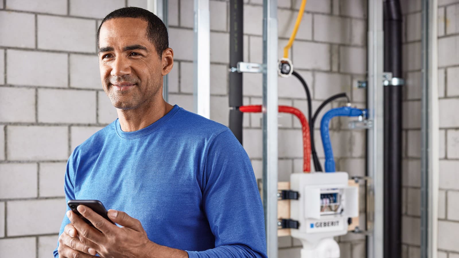 De Geberit hygiënespoeling werd geïnstalleerd en ingesteld met de Geberit Control App (© Geberit). De Geberit hygiënespoeling werd geïnstalleerd en ingesteld met de Geberit Control App (© Geberit).