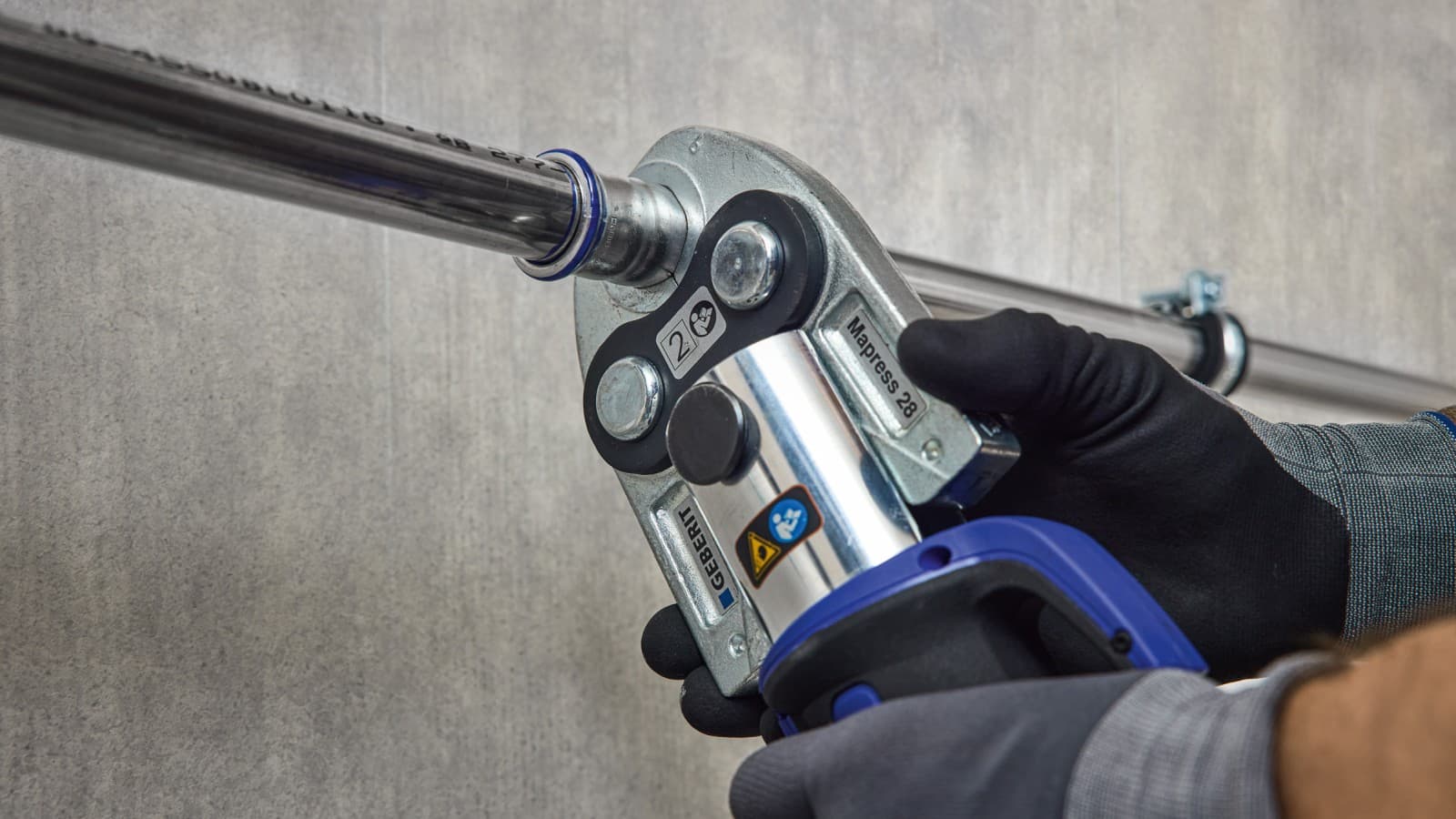 Geberit persbekken voor het verpersen van buizen met kleinere diameters Geberit persbekken voor het verpersen van buizen met kleinere diameters